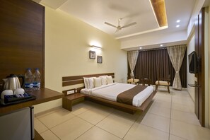 Deluxe Room - Hotel 3 Leaves Kolhapur (Kolhapur)