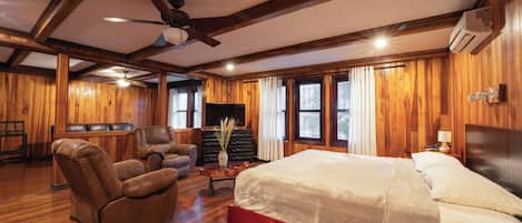 Studio Suite | Living area