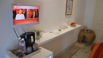 Comfort Room | Coffee and/or coffee maker