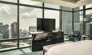 Ropa de cama de alta calidad, minibar, caja fuerte y escritorio