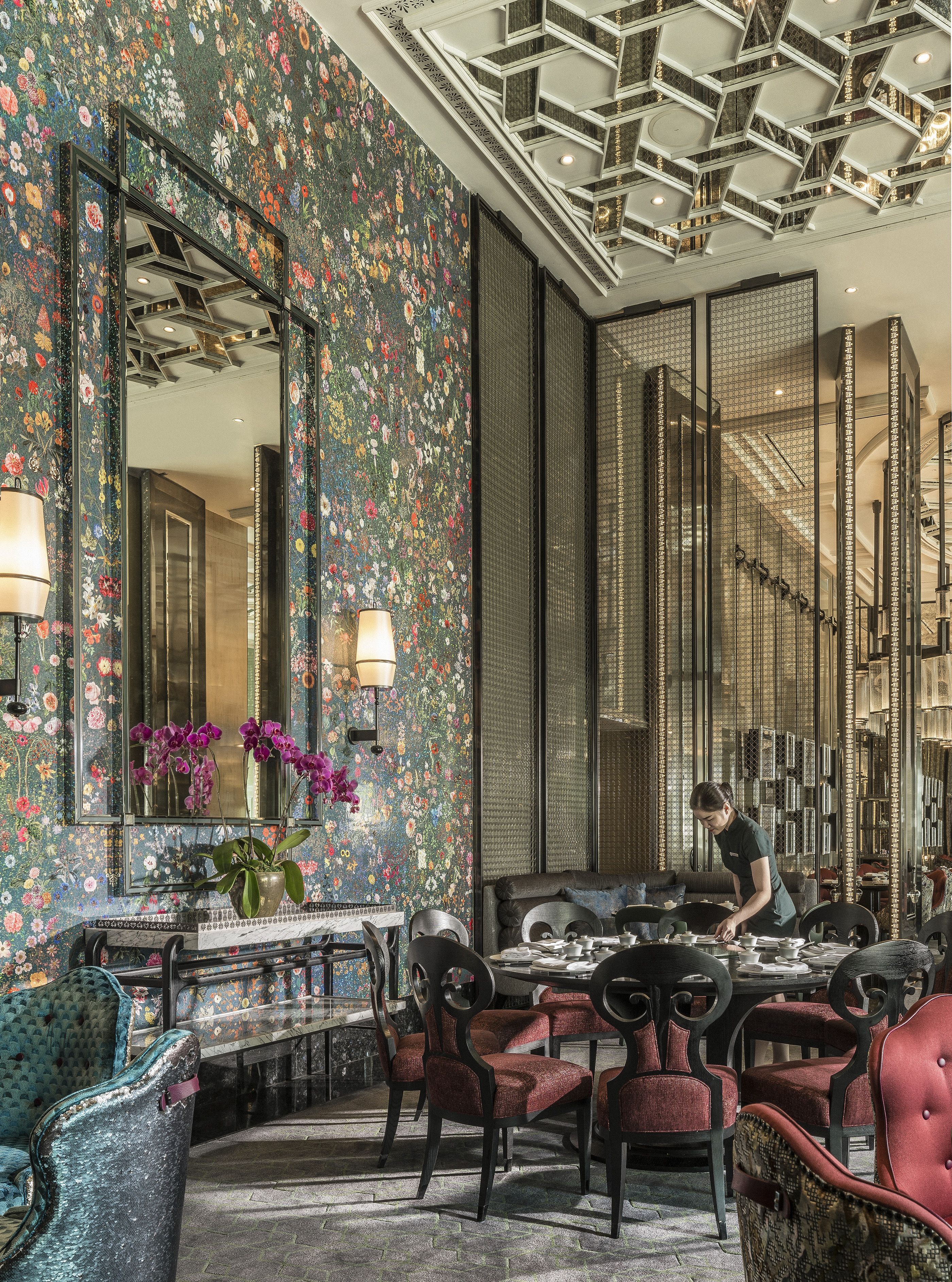 breakfast, lunch, dinner served; international cuisine