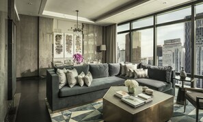 ห้องสวีท, เตียงคิงไซส์ 1 เตียง, ปลอดบุหรี่ | เครื่องนอนระดับพรีเมียม, มินิบาร์, ตู้นิรภัยในห้องพัก, โต๊ะทำงาน