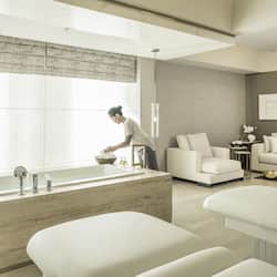 Couples treatment rooms, body treatments, hot stone massages