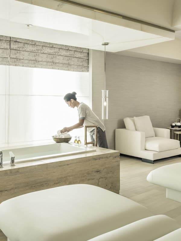 Couples treatment rooms, body treatments, hot stone massages