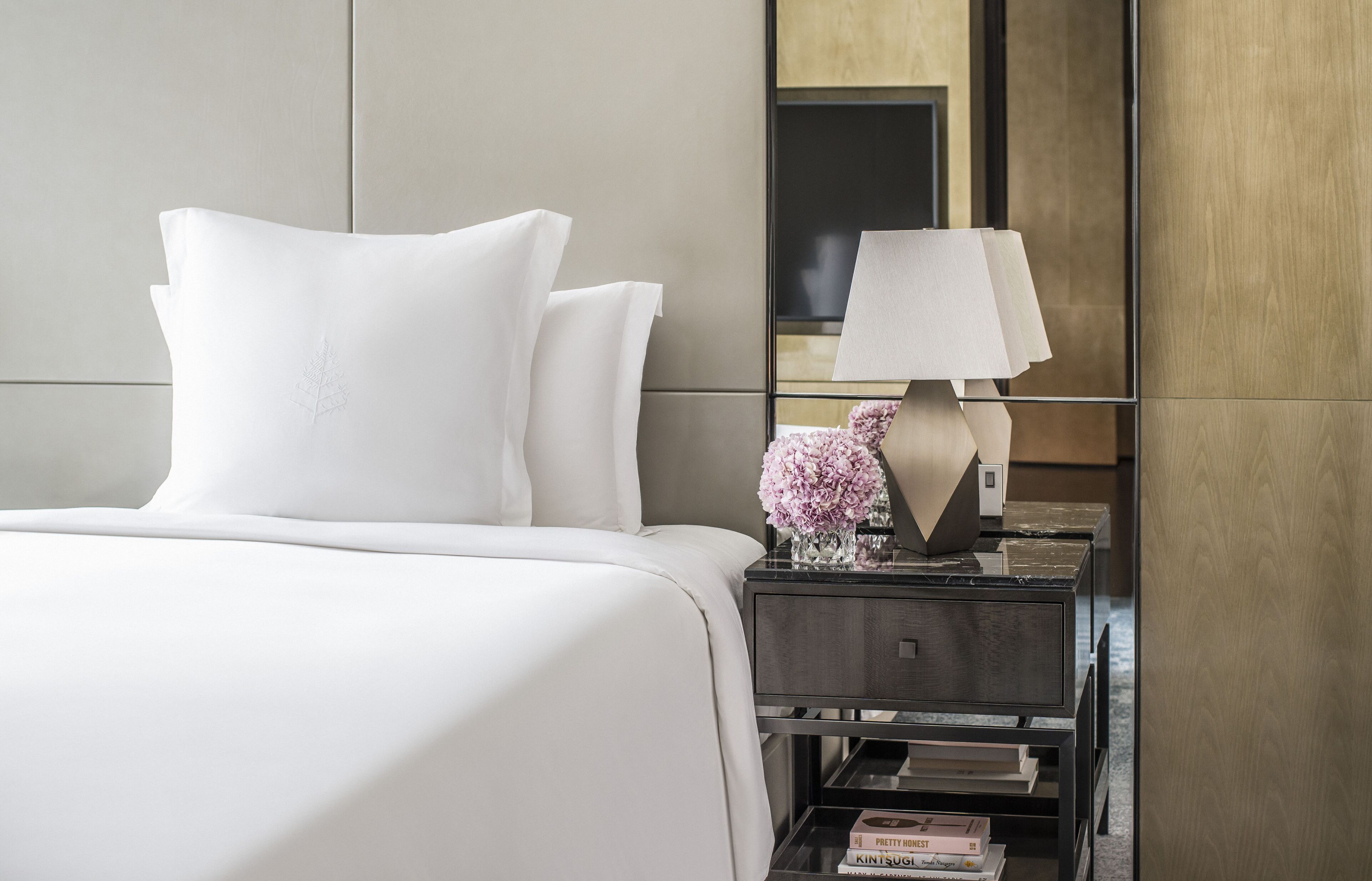Deluxe-Apartment, 2 Schlafzimmer | Hochwertige Bettwaren, Minibar, Zimmersafe, Schreibtisch