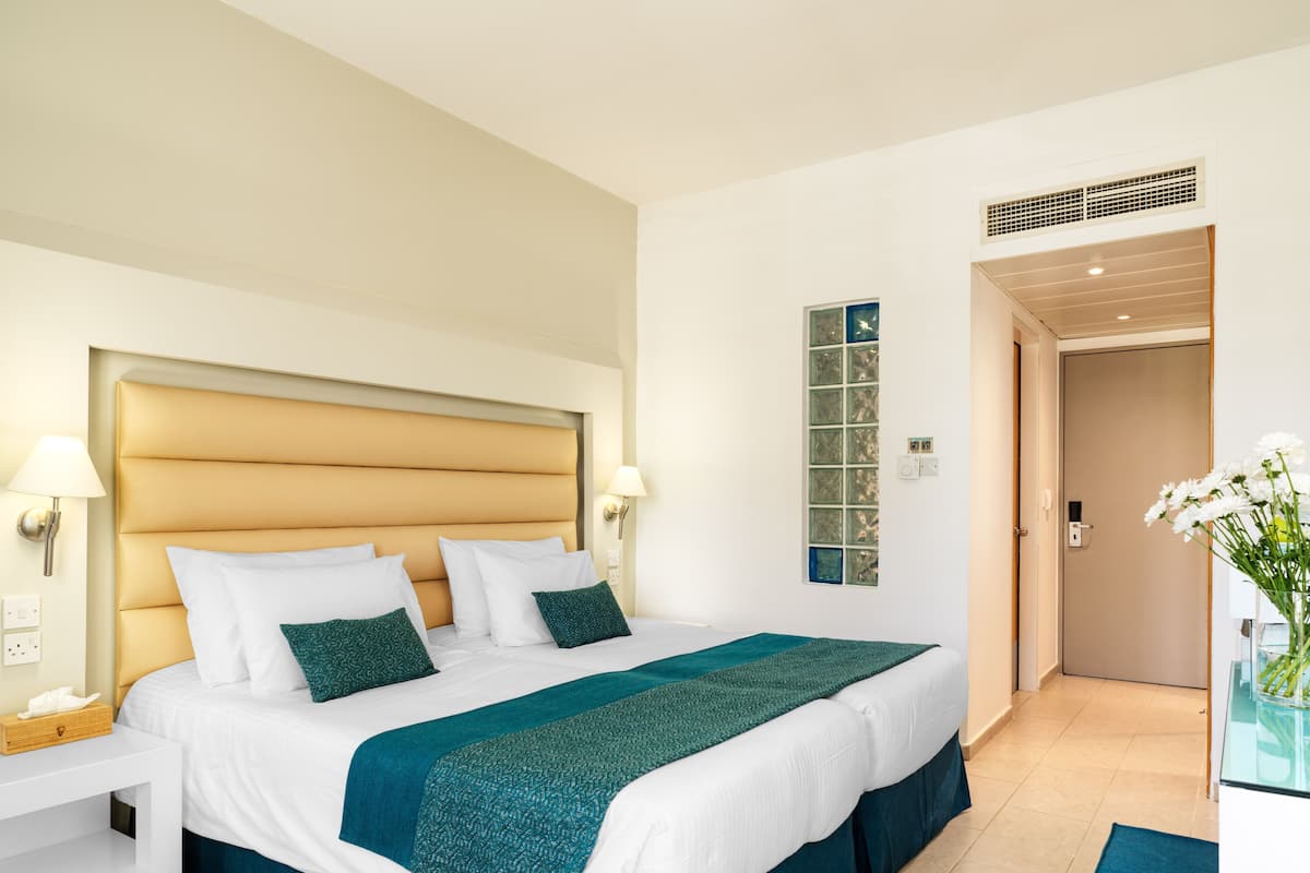 1 bedroom, hypo-allergenic bedding, minibar, in-room safe
