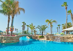 Outdoor pool - Leonardo Cypria Bay (Geroskipou)