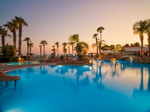 ด้านหน้าที่พัก - ตอนเย็น/กลางคืน