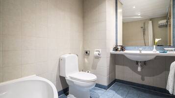 A bathroom with a toilet, sink, and bathtub.
