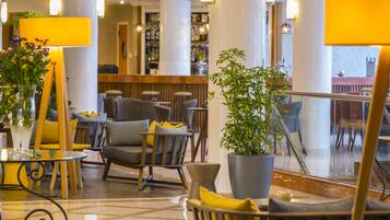 Coin salon dans le hall