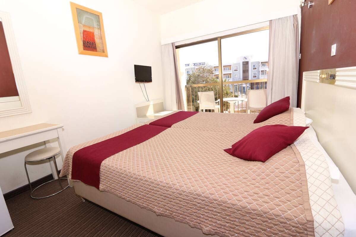 In-room safe, blackout drapes, bed sheets