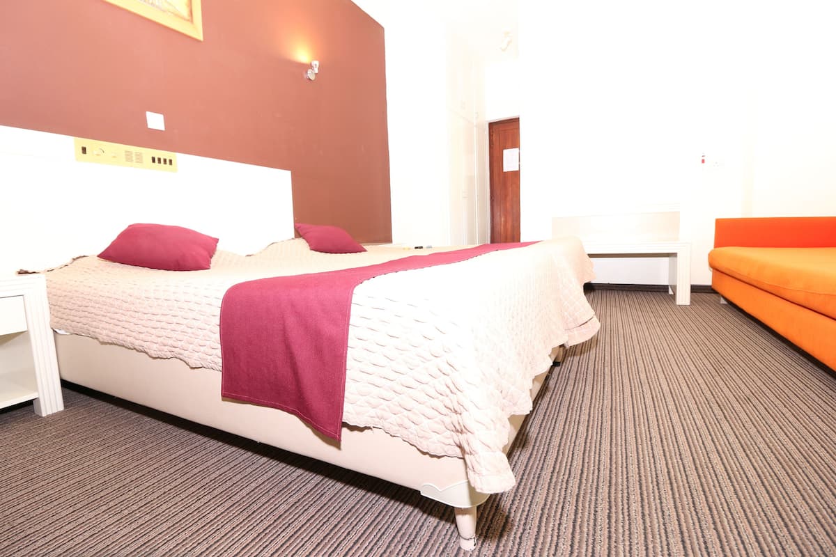 In-room safe, blackout drapes, bed sheets