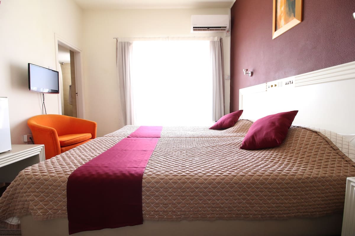 In-room safe, blackout drapes, bed sheets