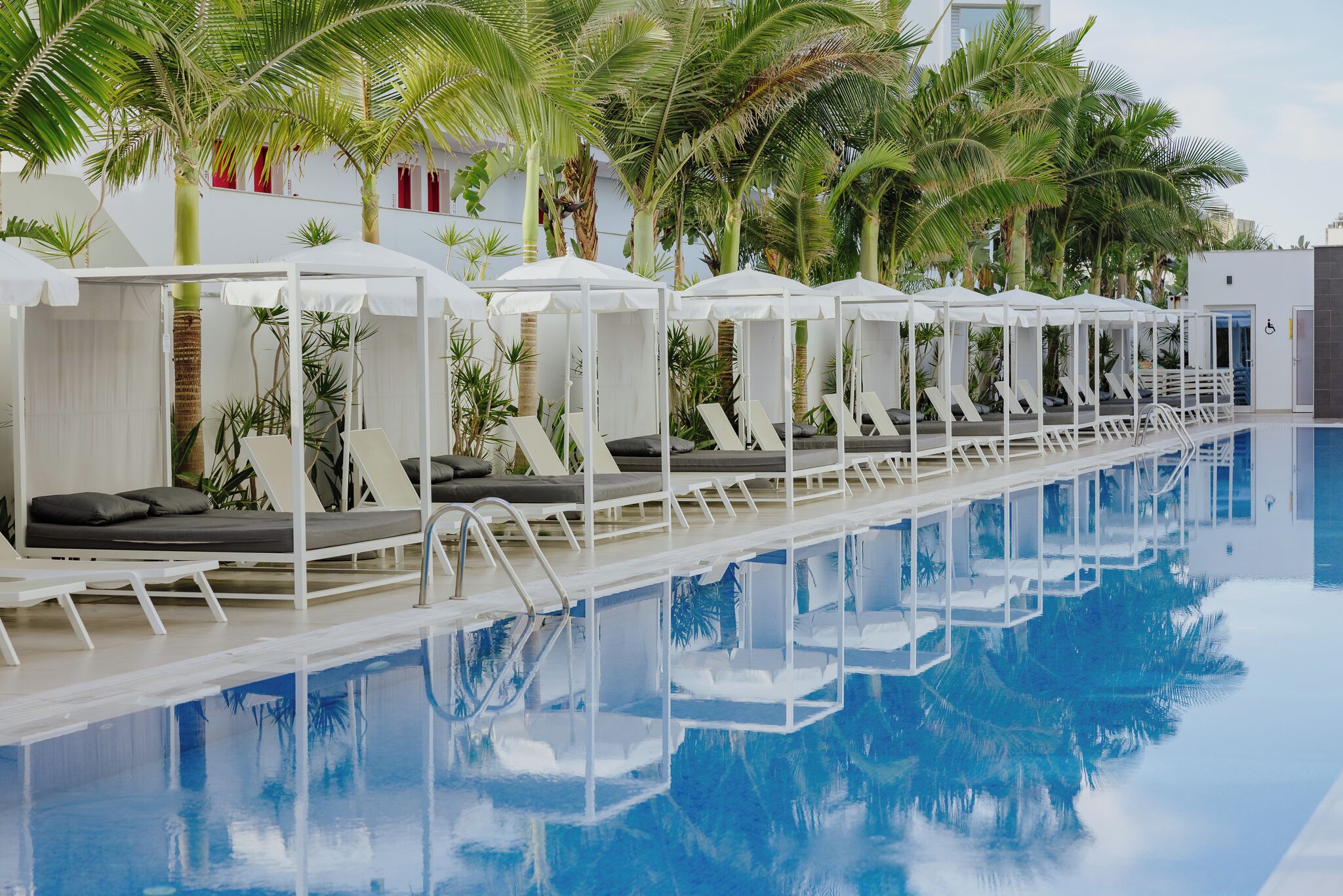 Piscine couverte, piscine extérieure