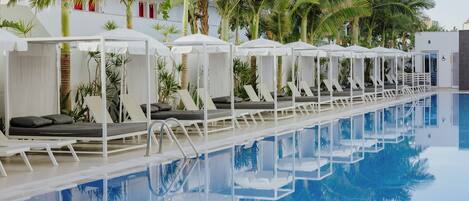 Piscine couverte, piscine extérieure