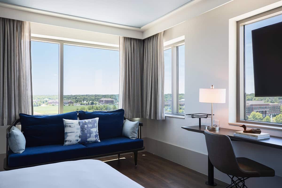 Room, 1 King Bed, Corner | 1 bedroom, premium bedding, pillowtop beds, in-room safe