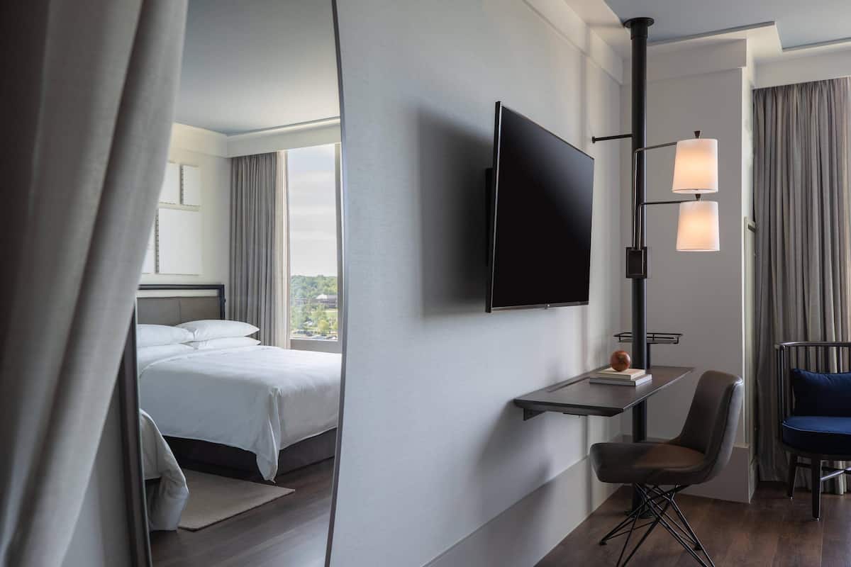 1 bedroom, premium bedding, pillowtop beds, in-room safe