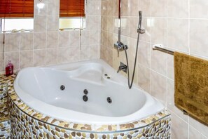 Luxury-Apartment, 3 Schlafzimmer | Badezimmer | Kostenlose Toilettenartikel, Handtücher