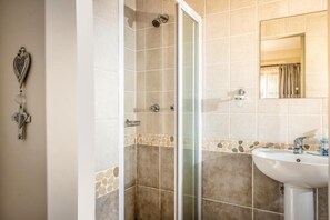 Luxury-Haus, 5 Schlafzimmer | Badezimmer | Duschwanne, Komfortbadewanne, kostenlose Toilettenartikel, Handtücher