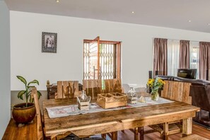 Seaview Luxury | In-room dining