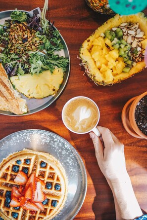 Tägliches großes Frühstück gegen Gebühr