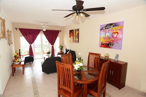 Flat-screen TV - Apartment with Balcony Rinconada Del Sol (Playa del Carmen)