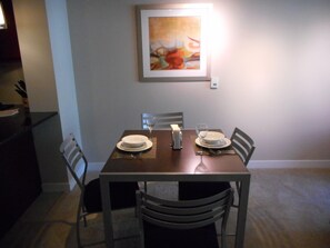 Executive Apartment, 1 Bedroom | In-room dining