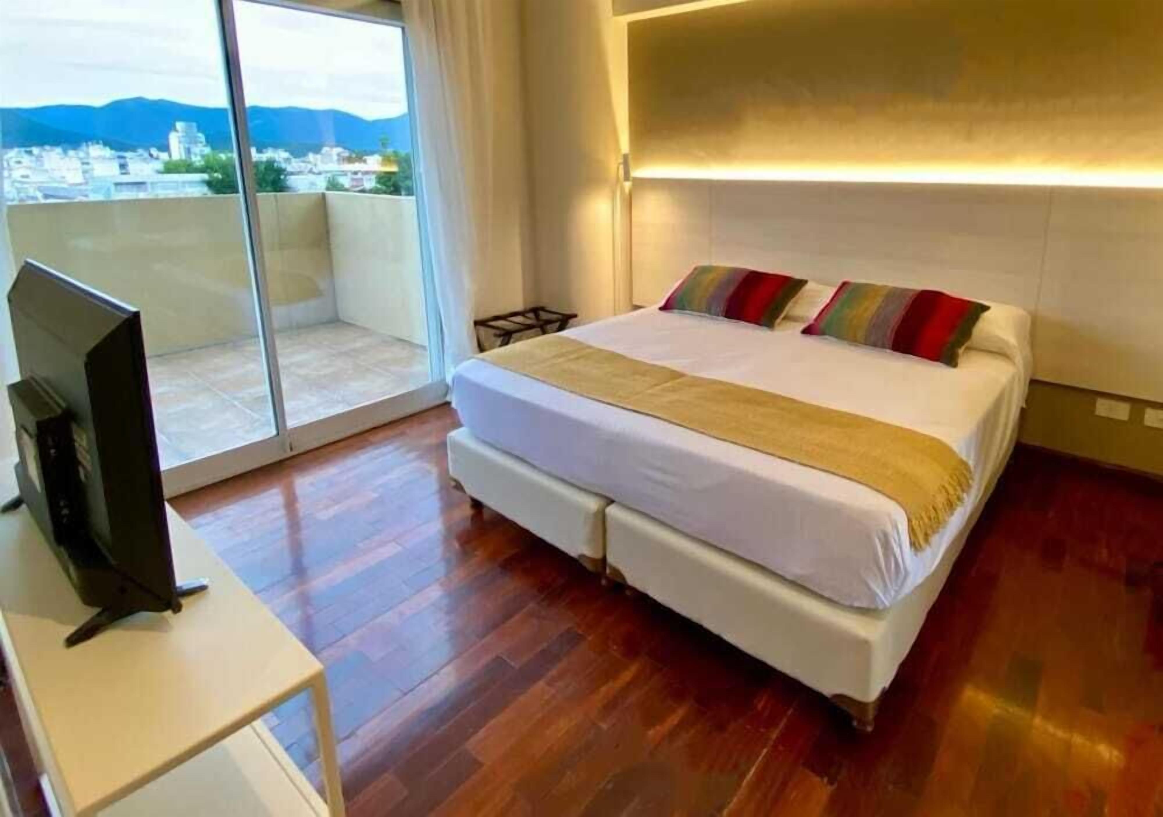 Caja de seguridad en la habitación, wifi gratis y ropa de cama 