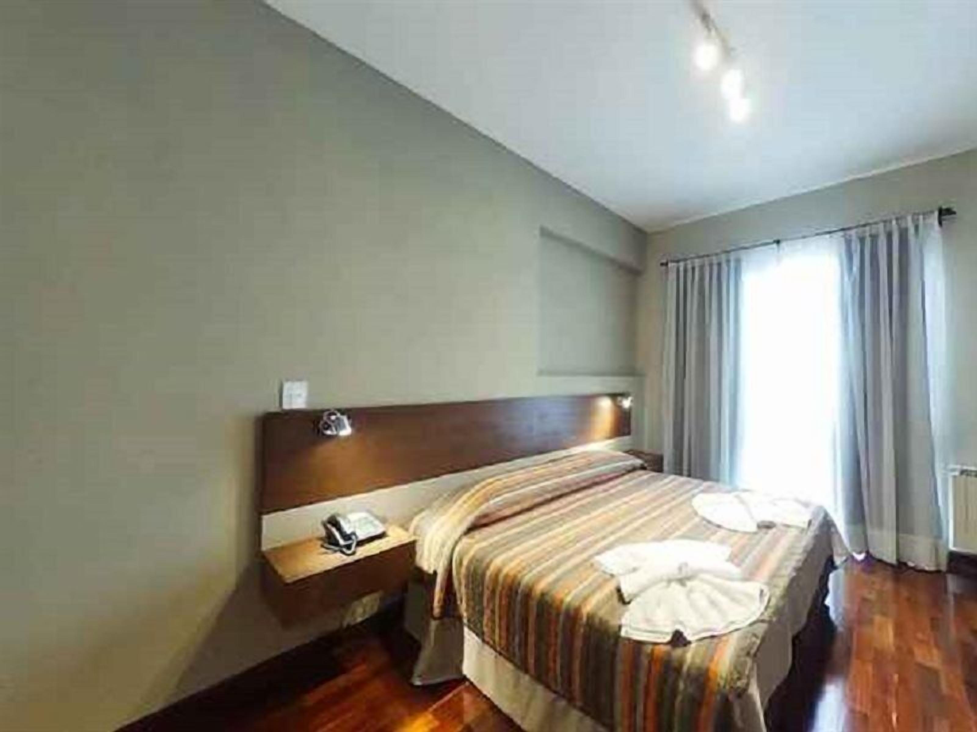 in-room safe, free wifi, bed sheets