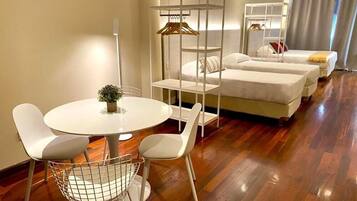 Caja de seguridad en la habitación, wifi gratis y ropa de cama