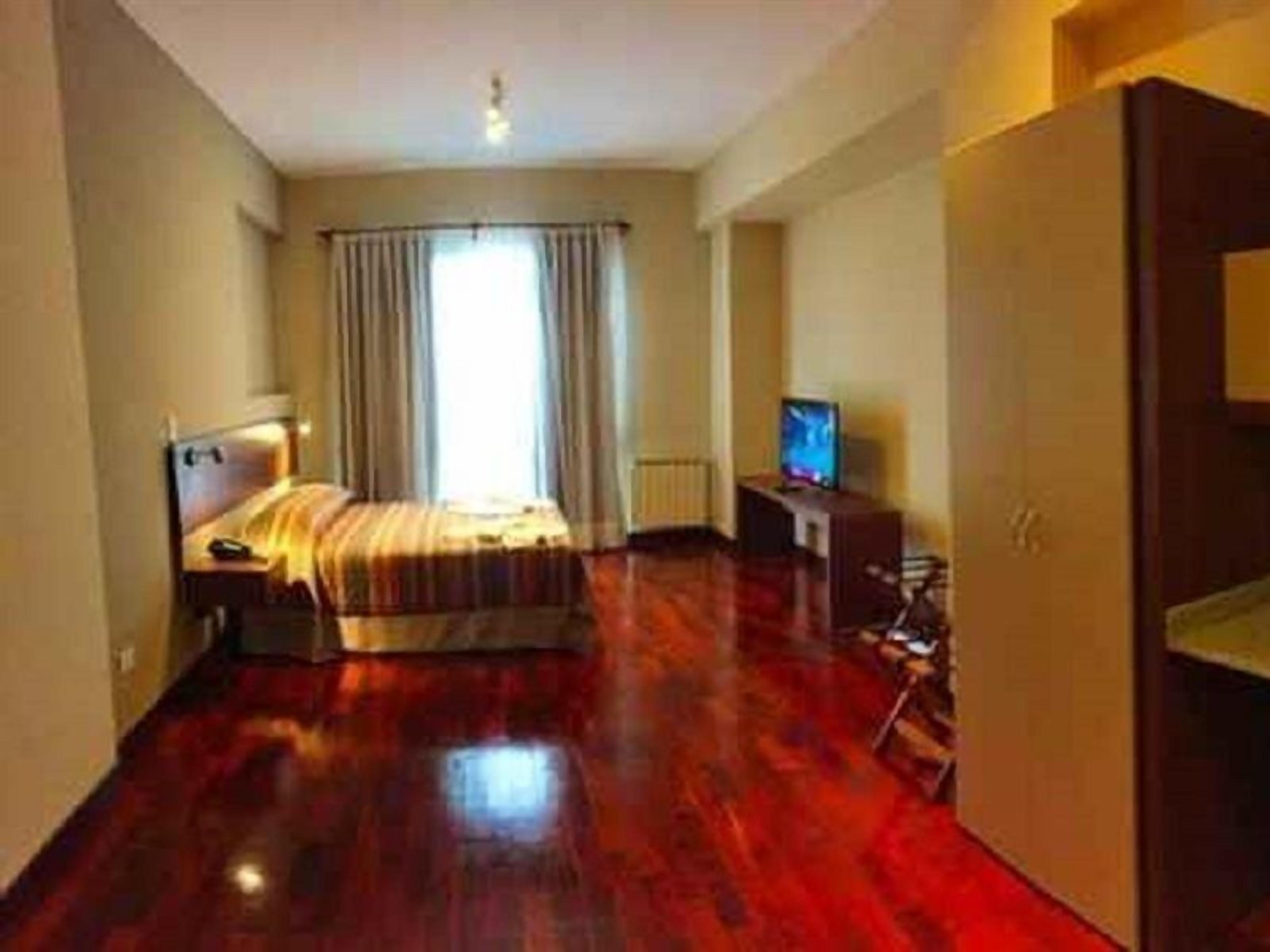 in-room safe, free wifi, bed sheets