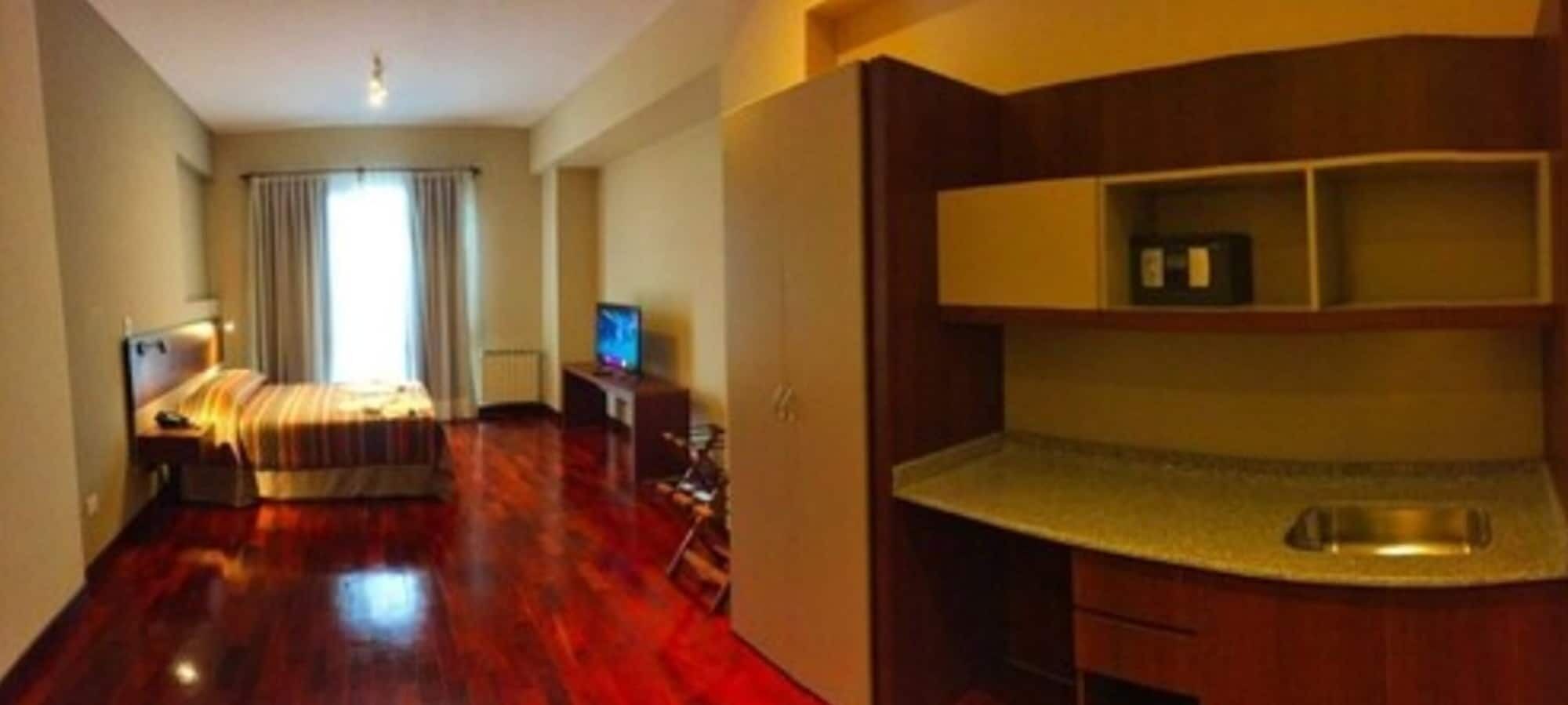 in-room safe, free wifi, bed sheets