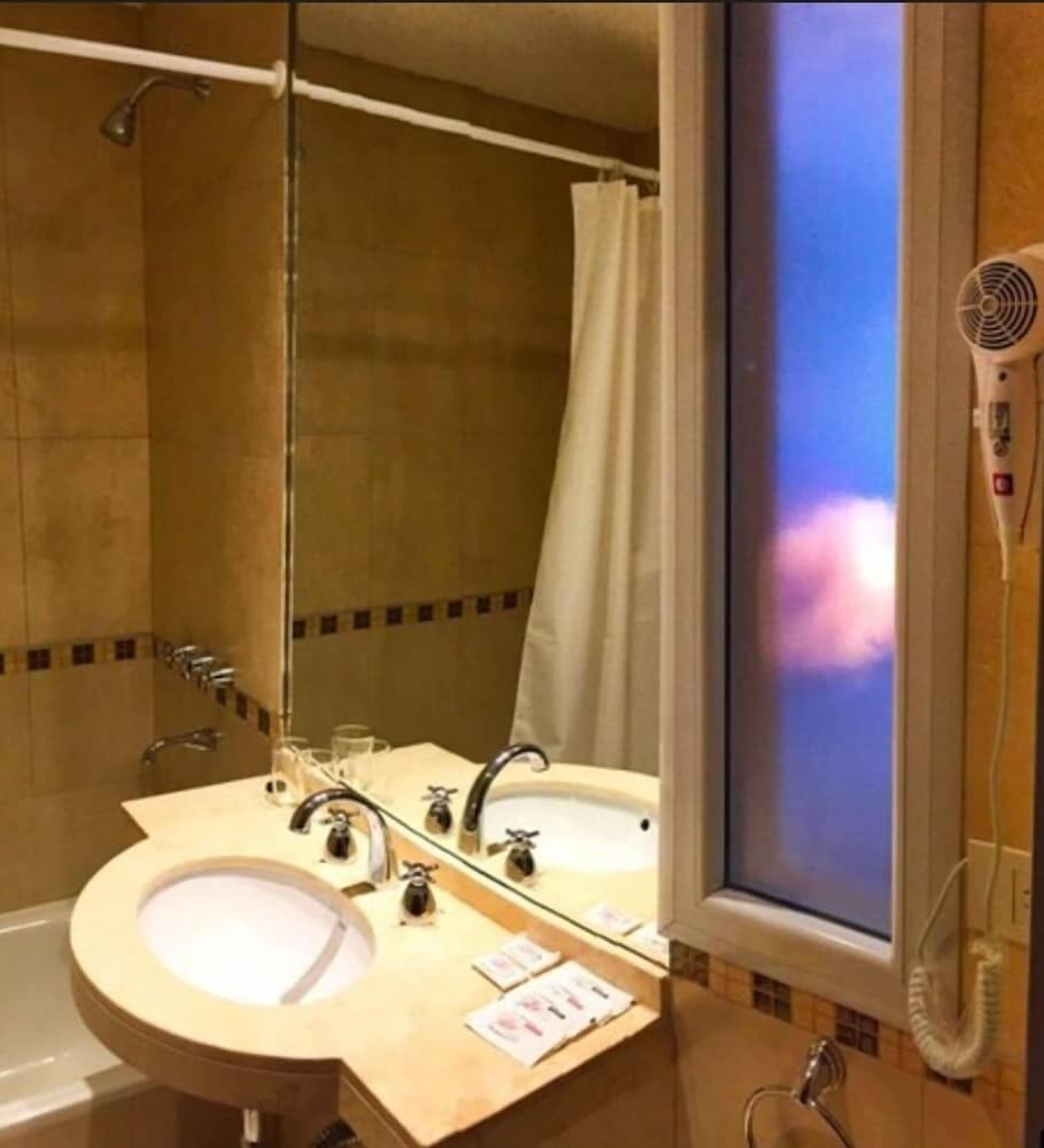 free toiletries, towels