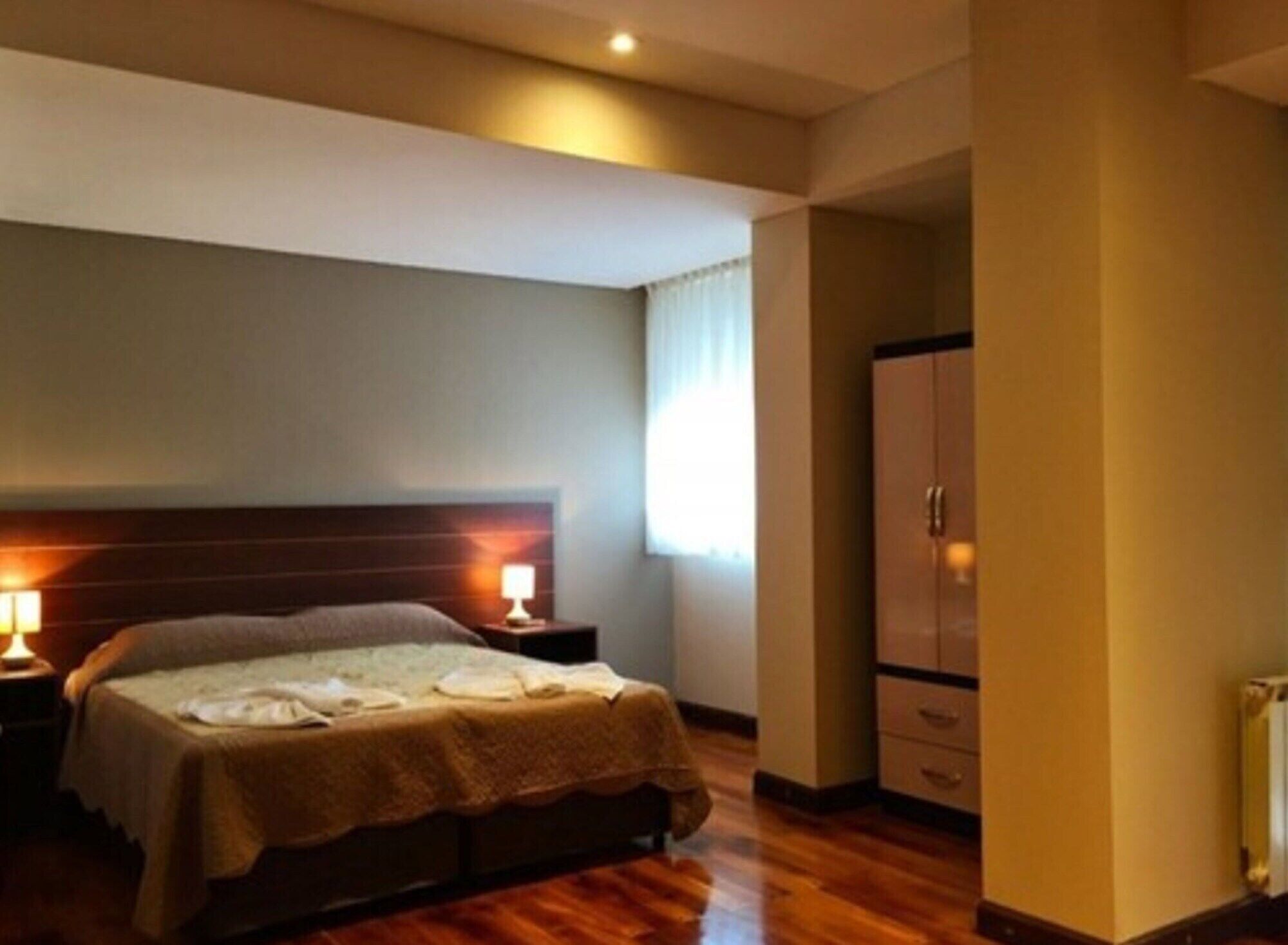 in-room safe, free wifi, bed sheets