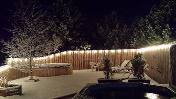 Desk, blackout curtains, rollaway beds, free WiFi