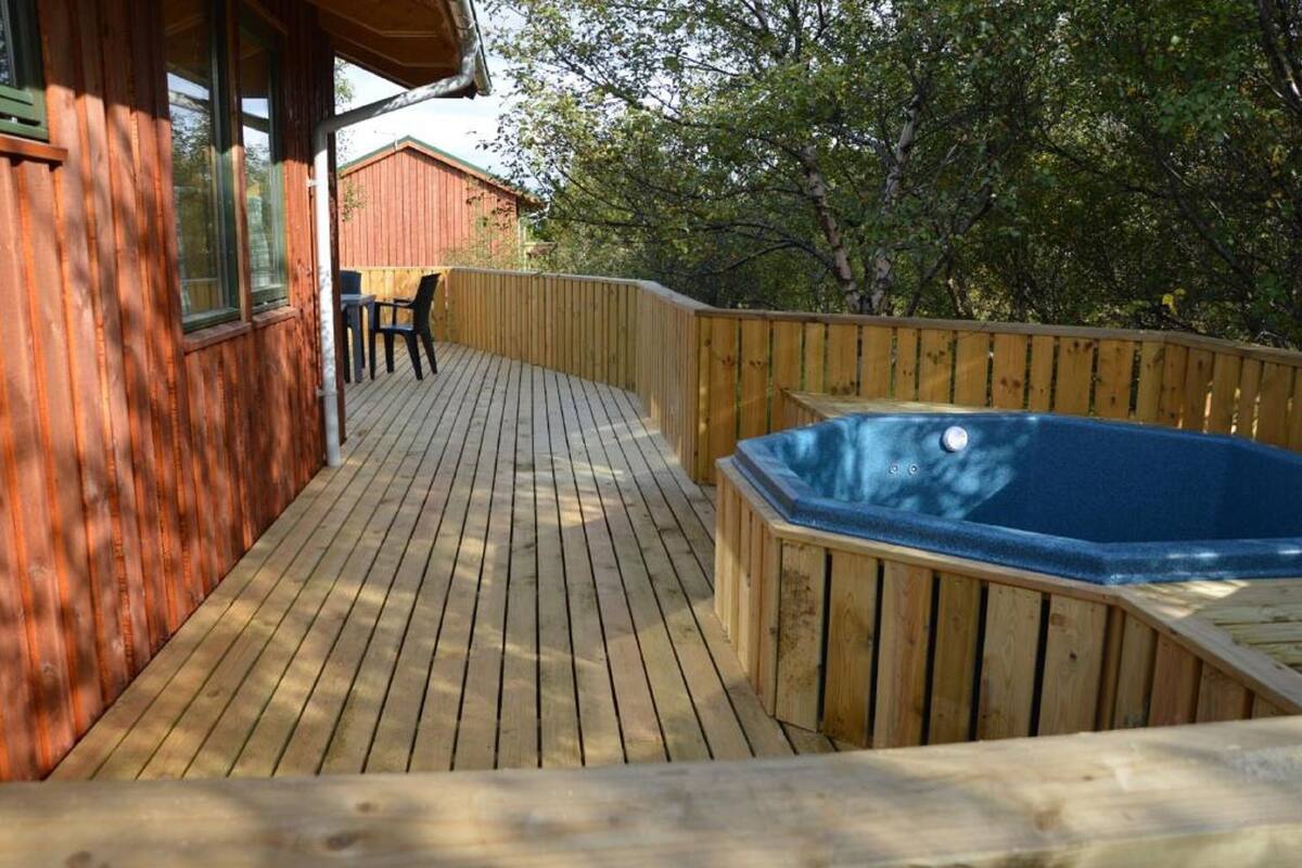 Bangalô conforto, 2 quartos, acessível, vista para o jardim | Escrivaninha, cortinas blackout, camas extras/dobráveis (sobretaxa)
