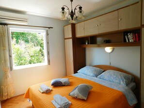 公寓, 2 間臥室, 露台, 海景 | 免費 Wi-Fi、床單