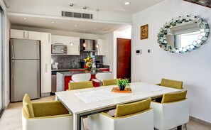 Luxury Penthouse, 2 Bedrooms, Balcony, Beach View | In-room dining