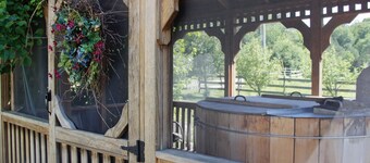 Iluminado por el sol VT Country Home w / Hot Tub.  Ubicación ideal cerca del pueblo de Woodstock