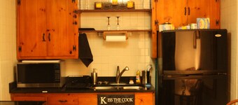 WOW!  THE BEST PRICE IN CHARLESTON! NOT A SHARED RESIDENCE! VERY PRIVATE!