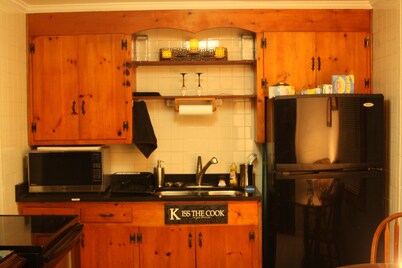 WOW!  THE BEST PRICE IN CHARLESTON! NOT A SHARED RESIDENCE! VERY PRIVATE!