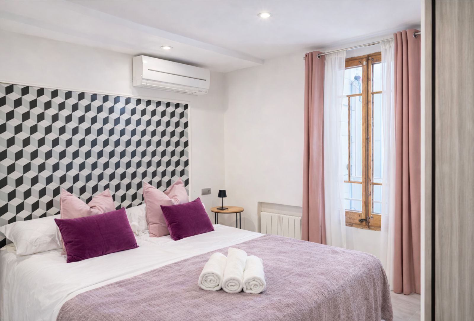 3 bedrooms, in-room safe, desk, iron/ironing board