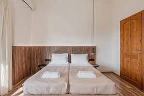 6 bedrooms, in-room safe, iron/ironing board, free WiFi - Golden sand beachfront villa ,6 Bedrooms,Rethymno (Rethymno)