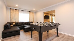 Games room - New Remodeled Home With Pool in Thousand Oaks (Thousand Oaks)