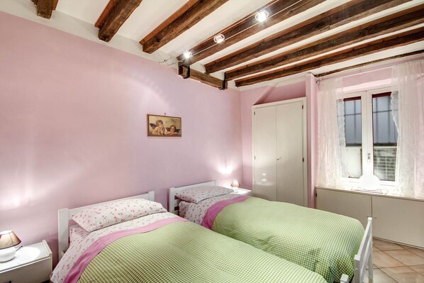 2 chambres, fer et planche à repasser, Wi-Fi, literie fournie