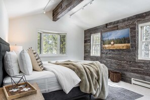 5 bedrooms, iron/ironing board, WiFi, bed sheets