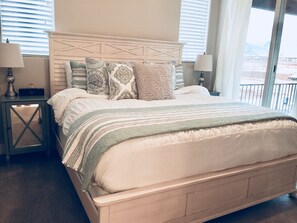 6 bedrooms, iron/ironing board, WiFi, bed sheets