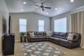 TV, fireplace, DVD player, books