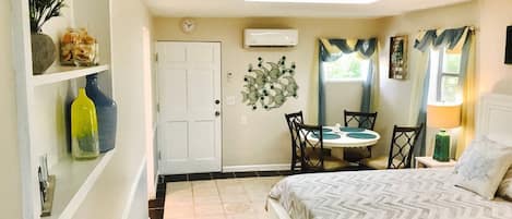 1 室のベッドルーム、アイロン / アイロン台、WiFi (無料)、ベッドシーツ