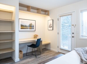 3 bedrooms, desk, iron/ironing board, WiFi